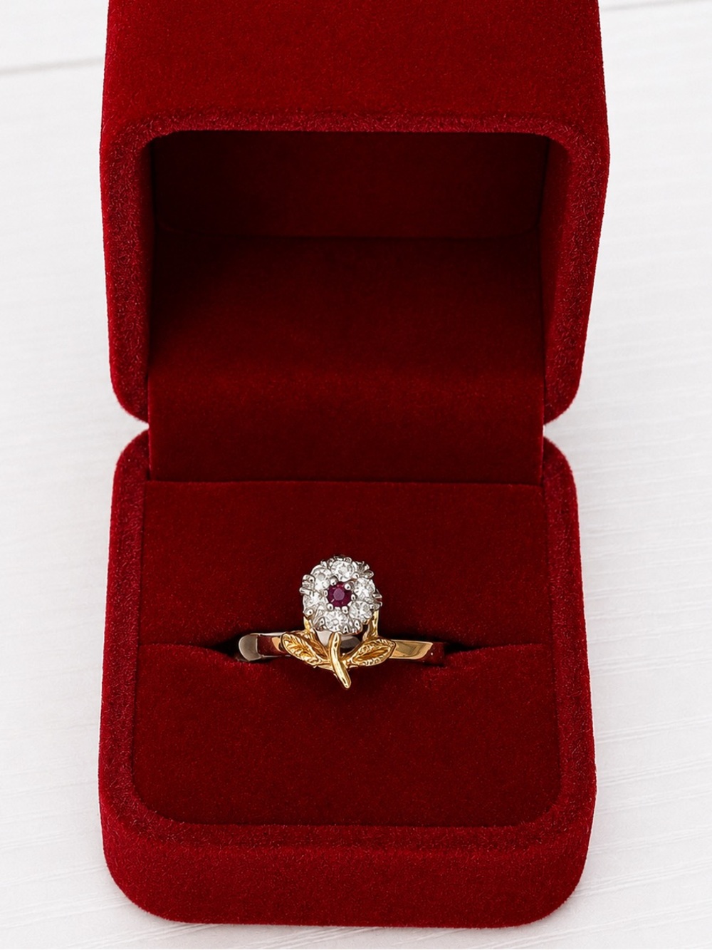Vintage Deadstock Gold Tone Flower Ring Red Crystal Halo Size 7.5 Floral NWT